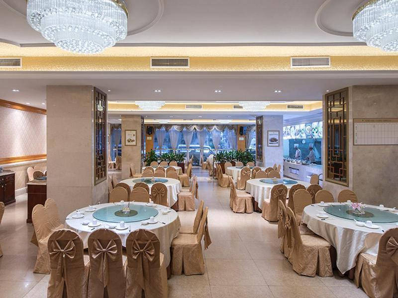 Vienna Hotel Guangzhou Exteriör bild
